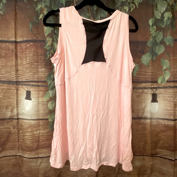 🆕 LulaRoe Strong Relaxed Workout Tank - Picture 2 of 4